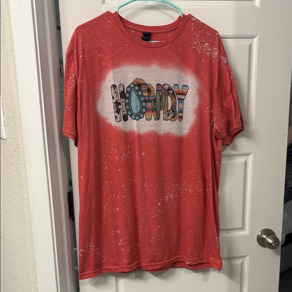 Women’s Red 'Howdy' Graphic T-Shirt